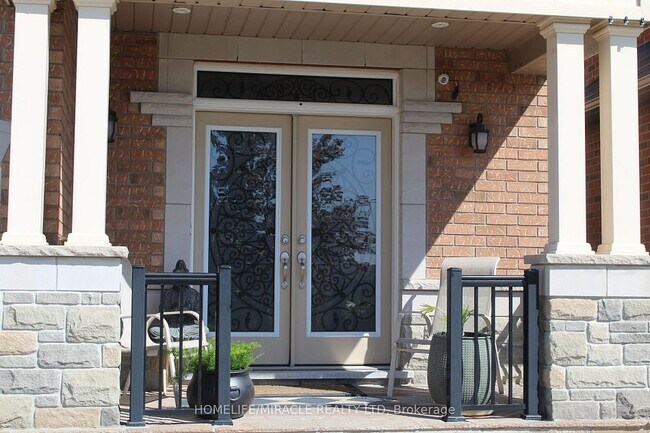 210 Bellchase Trl in Brampton, ON - Building Photo - Building Photo