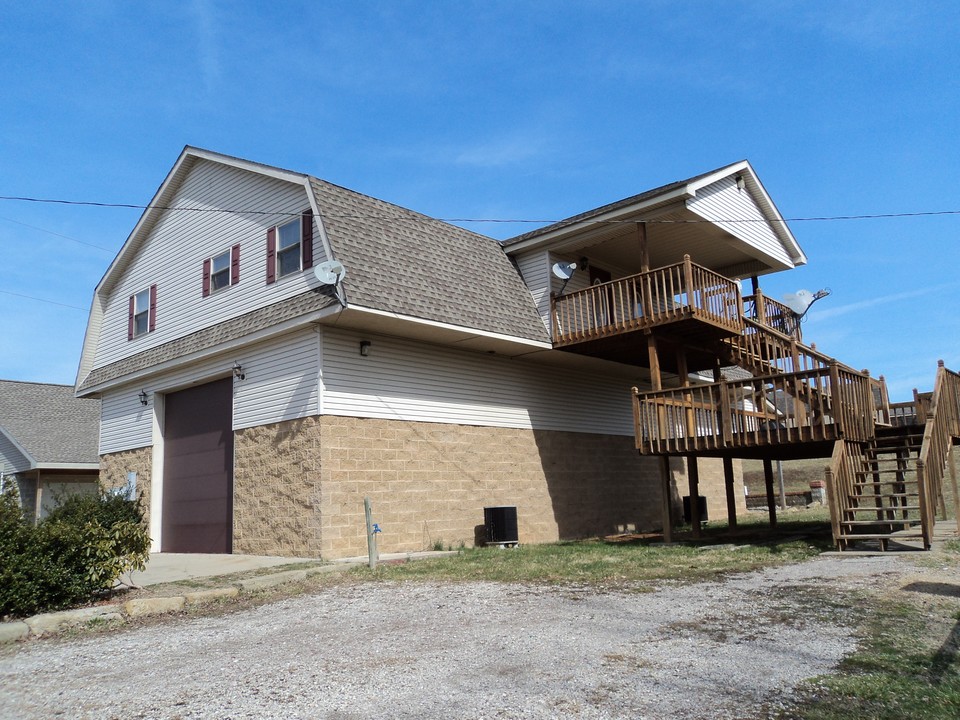 230 Hemlock Rd in Bidwell, OH - Building Photo