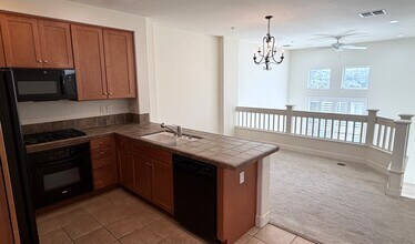 35129 11th St in Union City, CA - Foto de edificio - Building Photo