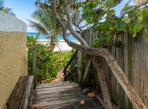 205 Coral Rd in Boynton Beach, FL - Building Photo - Building Photo