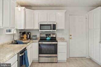 100 Woodlands Ln in Whitacre, VA - Foto de edificio - Building Photo