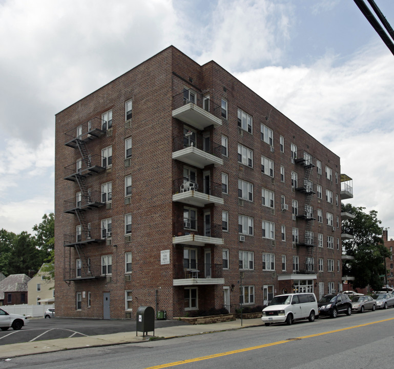 673 Mclean Ave in Yonkers, NY - Building Photo