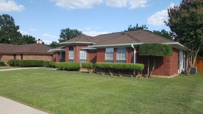 5421 Stagetrail Dr in Arlington, TX - Building Photo - Building Photo