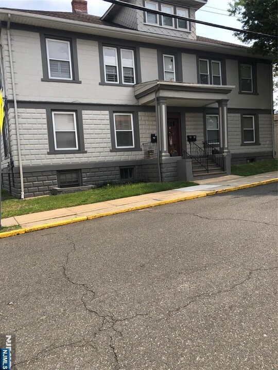 4 Belmount Ave in North Arlington, NJ - Building Photo