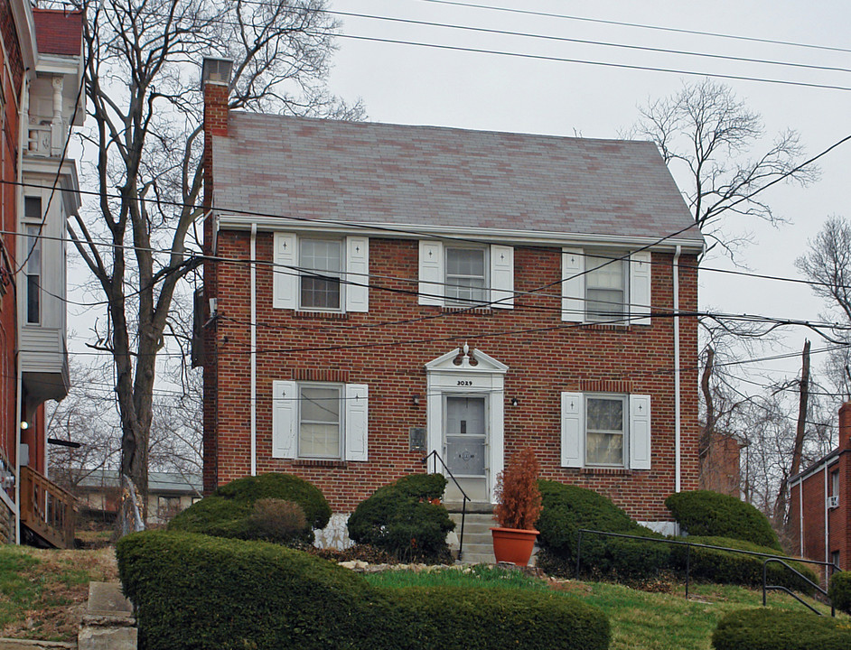 3029 Gilbert Ave in Cincinnati, OH - Building Photo