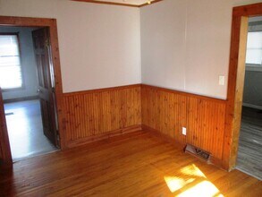 1019 W Taylor St in Bloomington, IL - Building Photo - Building Photo