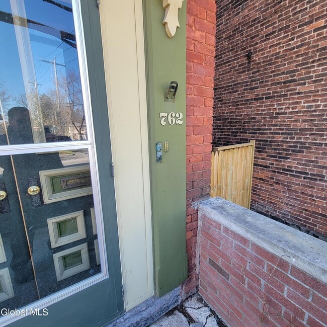 762 Eastern Ave in Schenectady, NY - Building Photo - Building Photo