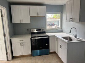 1236 Peak Rd in Lantana, FL - Building Photo
