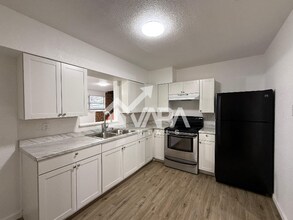 943 Weizmann St in San Antonio, TX - Building Photo - Building Photo