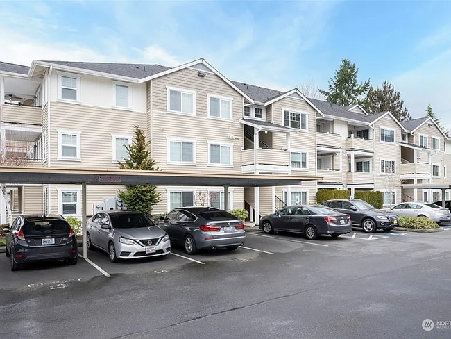 13405 97th Ave E in Puyallup, WA - Foto de edificio - Building Photo