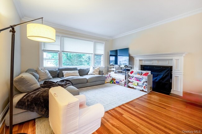 11 Latonia Rd in Rye Brook, NY - Building Photo - Building Photo