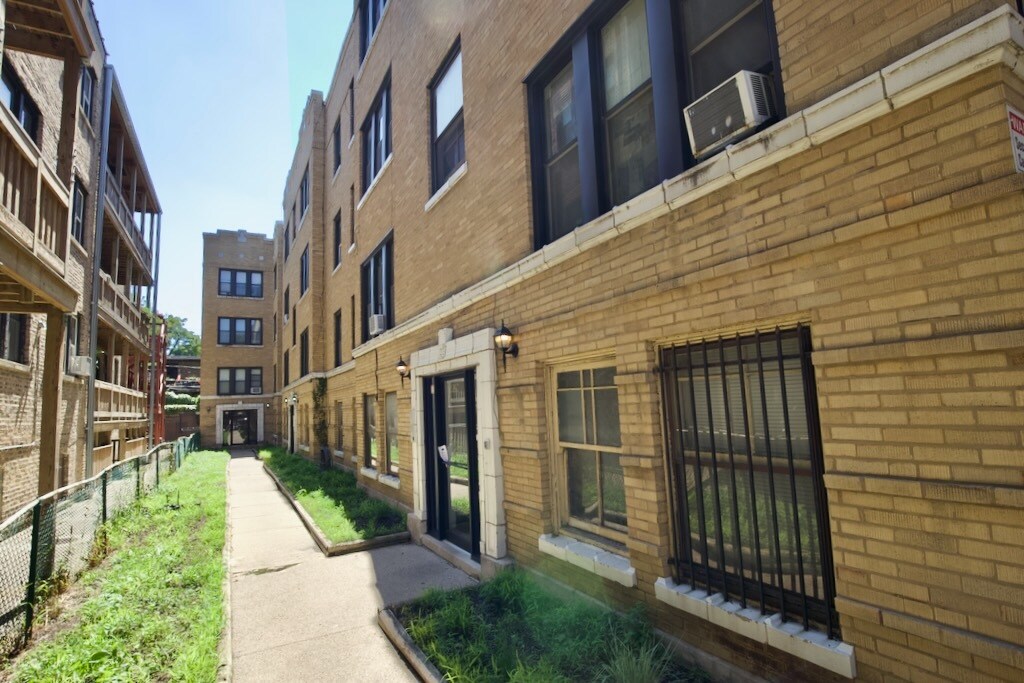 837 W Cornelia Ave in Chicago, IL - Foto de edificio