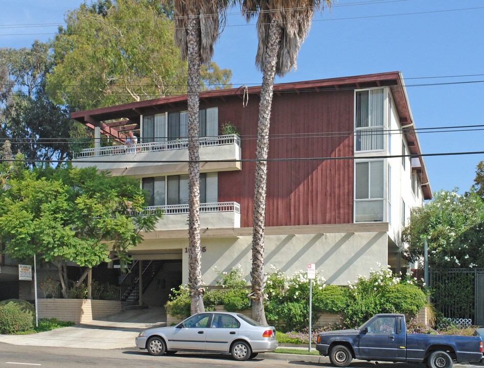 10555 National Blvd in Los Angeles, CA - Foto de edificio