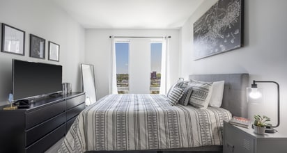 325 Revolution Dr in Somerville, MA - Foto de edificio - Building Photo