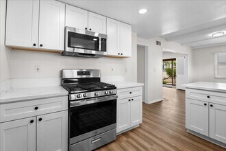 7230 Madora Ave in Los Angeles, CA - Building Photo - Building Photo