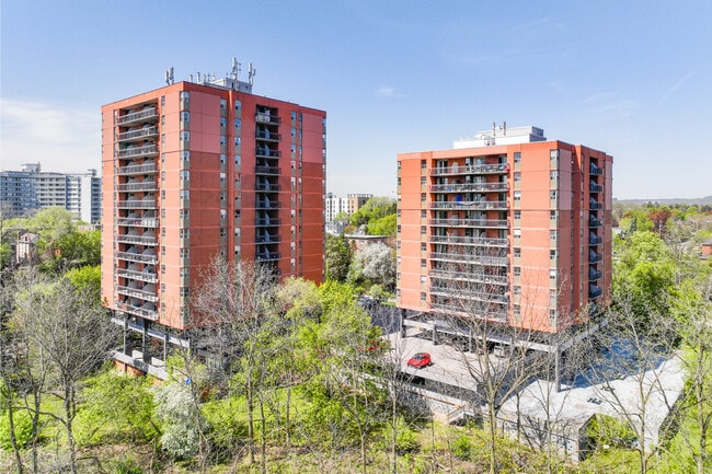 Glen Terrace Apartments in Hamilton, ON - Building Photo - Building Photo