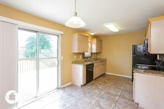 209 NW 113 St in Kansas City, MO - Foto de edificio - Building Photo