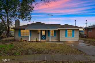 1005 Clarence St in Bossier City, LA - Foto de edificio - Building Photo