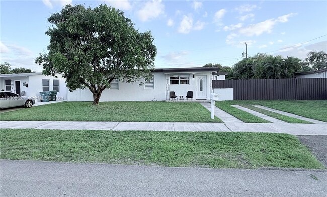 11020 SW 42nd Terrace in Miami, FL - Building Photo - Building Photo