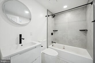 52 N 51st St in Philadelphia, PA - Foto de edificio - Building Photo