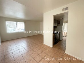 5447 Retablo Ave in Las Vegas, NV - Building Photo - Building Photo