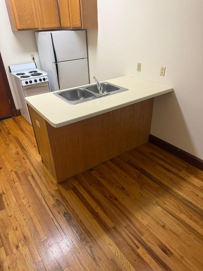 property at 402 W Dayton St