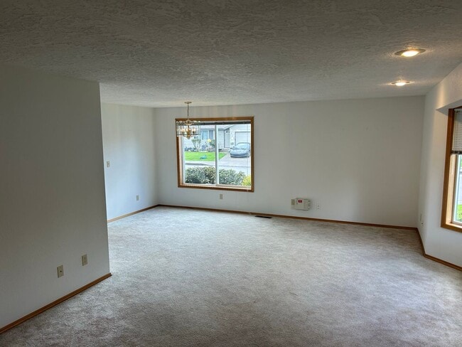 2814-2820 NE Evans St in McMinnville, OR - Building Photo - Building Photo