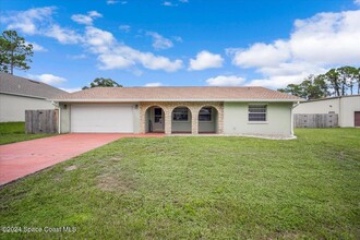 525 Escarole St SE in Palm Bay, FL - Building Photo - Building Photo