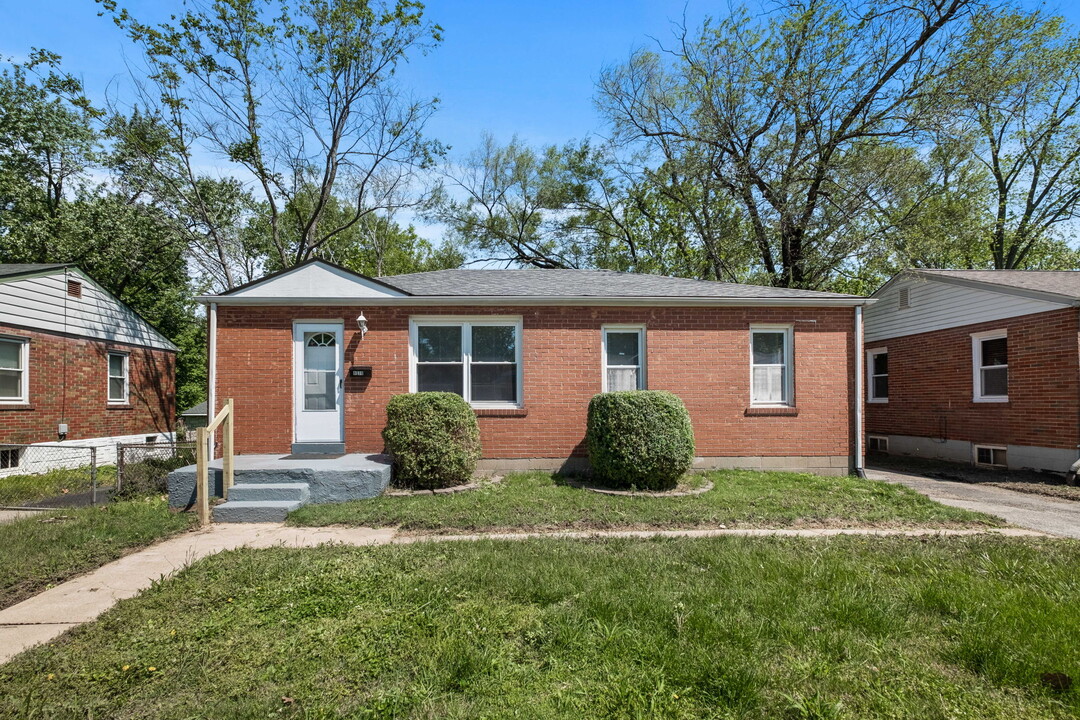 9029 Trefore Ave in Berkeley, MO - Building Photo