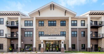 The Linden in Mendota Heights, MN - Building Photo