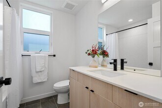 2620 NW 62nd St in Seattle, WA - Foto de edificio - Building Photo