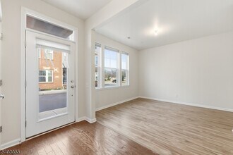 6 Bond St in North Brunswick, NJ - Foto de edificio - Building Photo