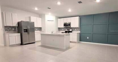 5130 Magnolia Palm Dr in Daytona Beach, FL - Building Photo - Building Photo