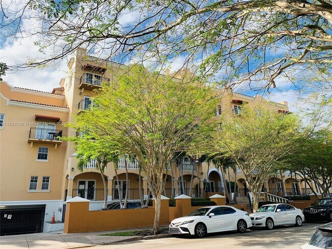 1400 Salzedo St, Unit 303 in Coral Gables, FL - Building Photo - Building Photo