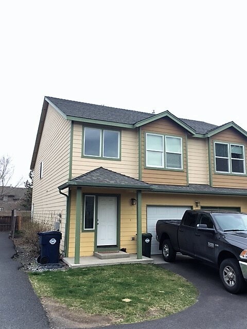 20866 Nova Loop in Bend, OR - Building Photo