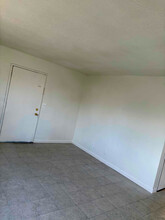 1772 Woodland Dr in Hanford, CA - Building Photo - Building Photo