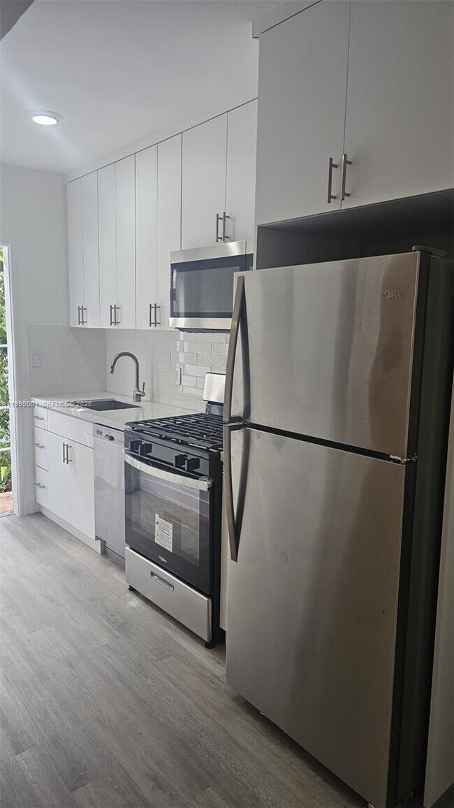 1616 Michigan Ave in Miami Beach, FL - Building Photo - Building Photo