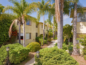 421 San Vicente Apartments in Santa Monica, CA - Building Photo - Building Photo