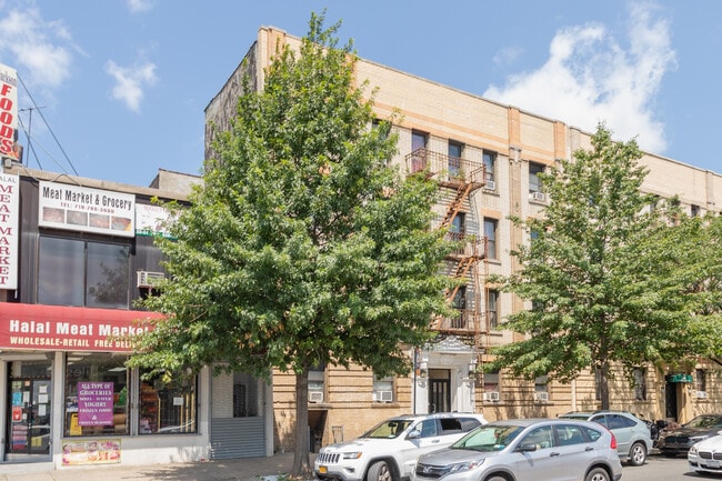 3552 Steinway St in Long Island City, NY - Foto de edificio - Building Photo