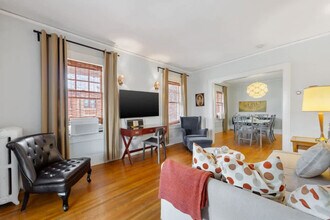 536 Hawthorne Ln in Charlotte, NC - Building Photo - Building Photo