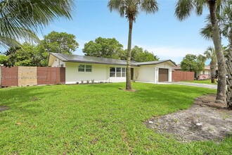 72 W Palm Dr in Margate, FL - Building Photo - Building Photo