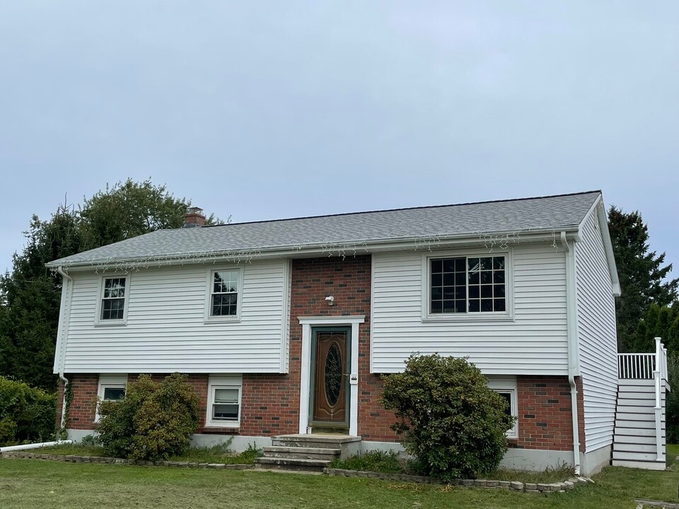 44 N Woody Hill Rd, Unit North Woody Hill in Bradford, RI - Building Photo