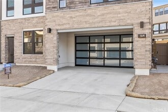 164 Apron in Irvine, CA - Foto de edificio - Building Photo