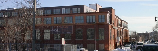 The Signal Building in Boston, MA - Foto de edificio - Building Photo