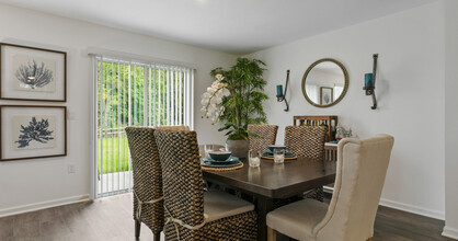 Loggia Pointe in Jacksonville, FL - Foto de edificio - Building Photo