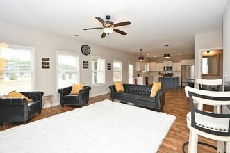 208 Arrowwood Dr in Carrollton, GA - Building Photo - Building Photo