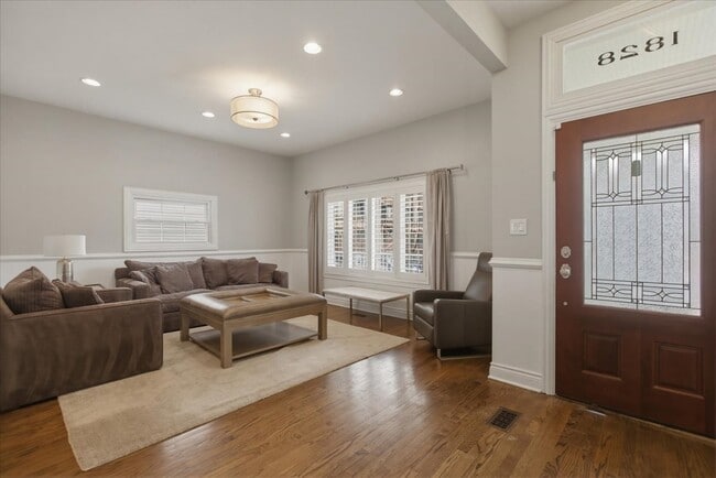 1828 W Berenice Ave in Chicago, IL - Building Photo - Building Photo