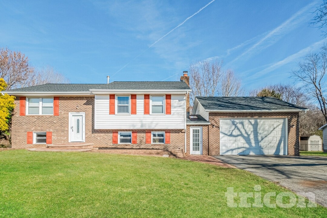 9300 Overlook Cir in Newburg, MD - Building Photo