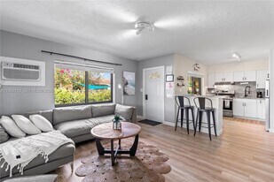 715 NE 6th St in Hallandale Beach, FL - Building Photo