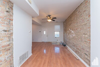 2117 N Winchester Ave, Unit 2R in Chicago, IL - Building Photo - Building Photo